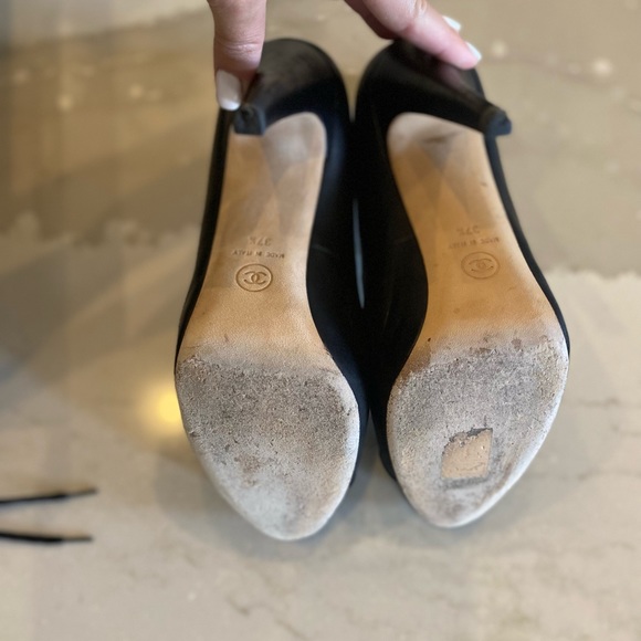 CHANEL BLACK PUMPS - Picture 9 of 11